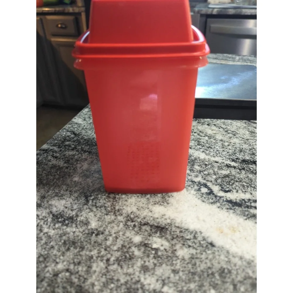 Tupperware 4.5 cup Pick A Deli Pickle Pepper Keeper Chili Red 1330-21